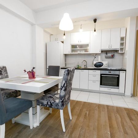 One Bedroom Apartment With Private Parking Skopje Exterior foto