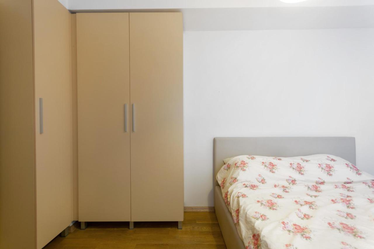 One Bedroom Apartment With Private Parking Skopje Exterior foto